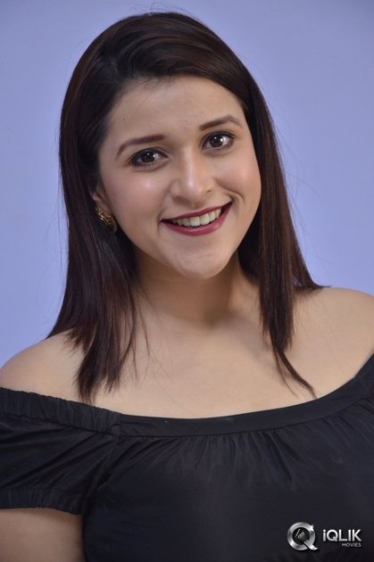 Mannara-Chopra-at-Rogue-Movie-Success-Meet